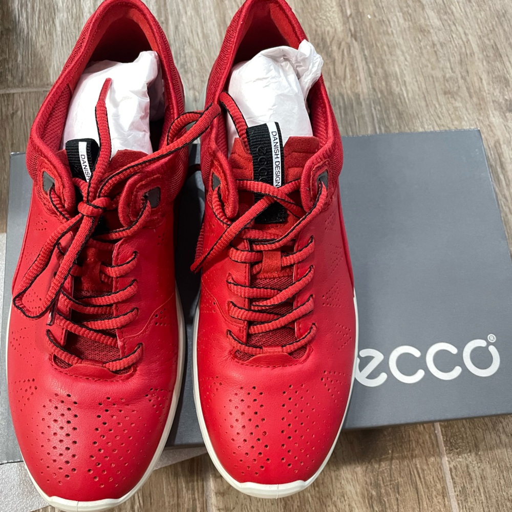 Ecco Soft 5 Sneaker 7-7.5 New